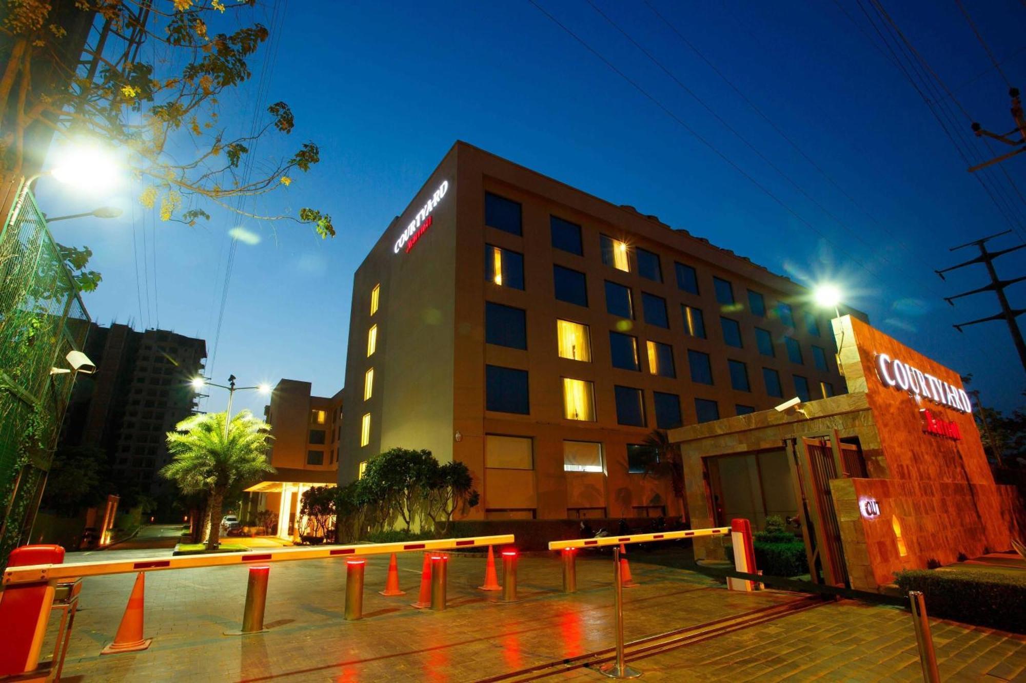 Courtyard By Marriott